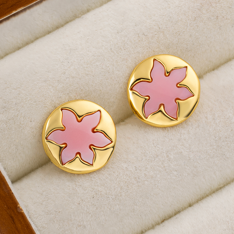 Natural Queen Conch Shell Fashion Edgy Star Earrings