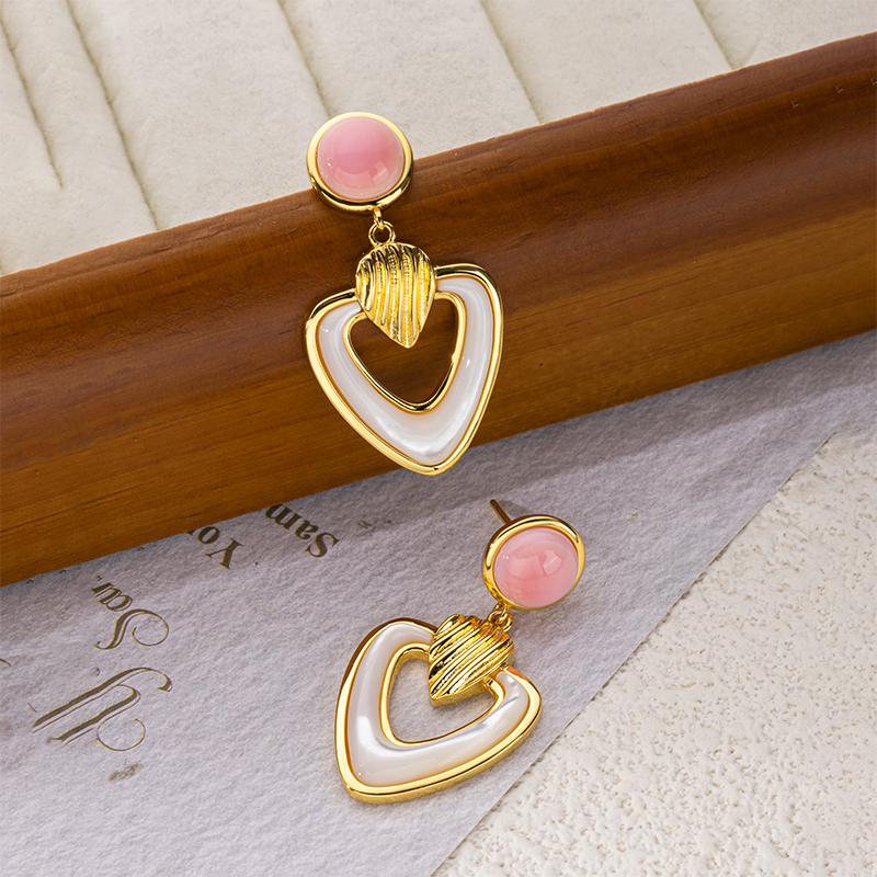 Western Chic Heart Earrings - Natural MOP & Queen Conch