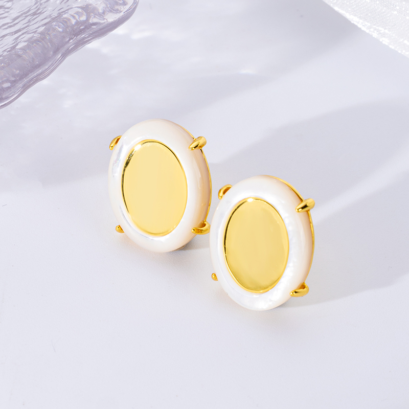 Viral 18K Gold Oval Studs - K-Style MOP