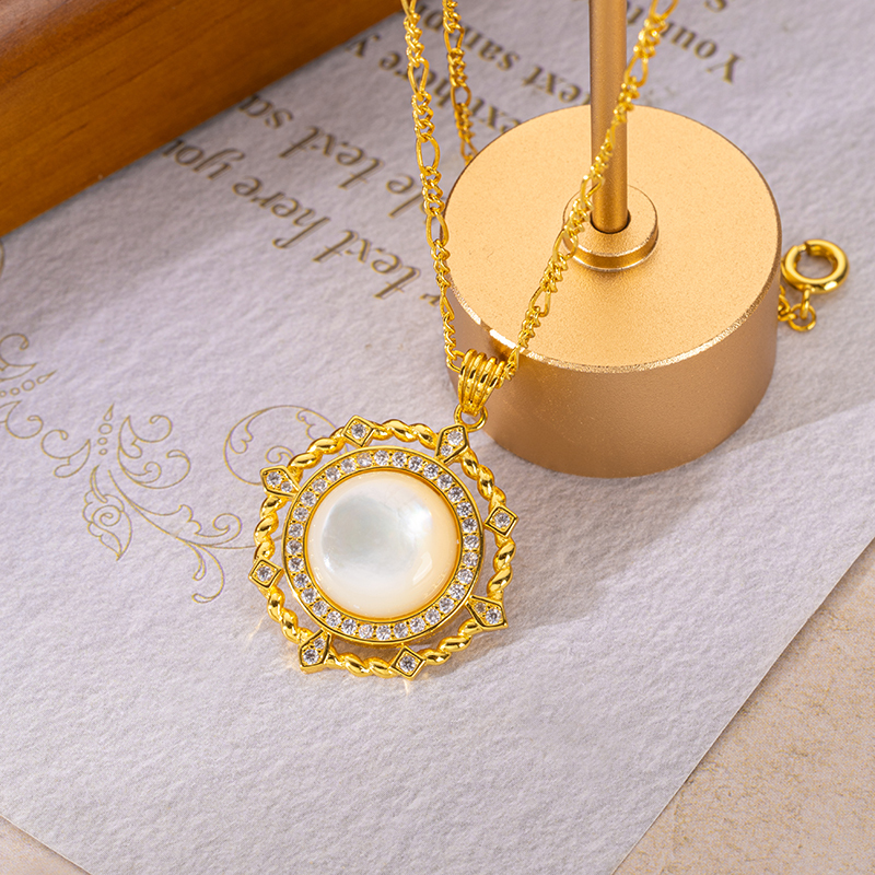 Royal-Inspired Round MOP Pendant - Vintage & Versatile