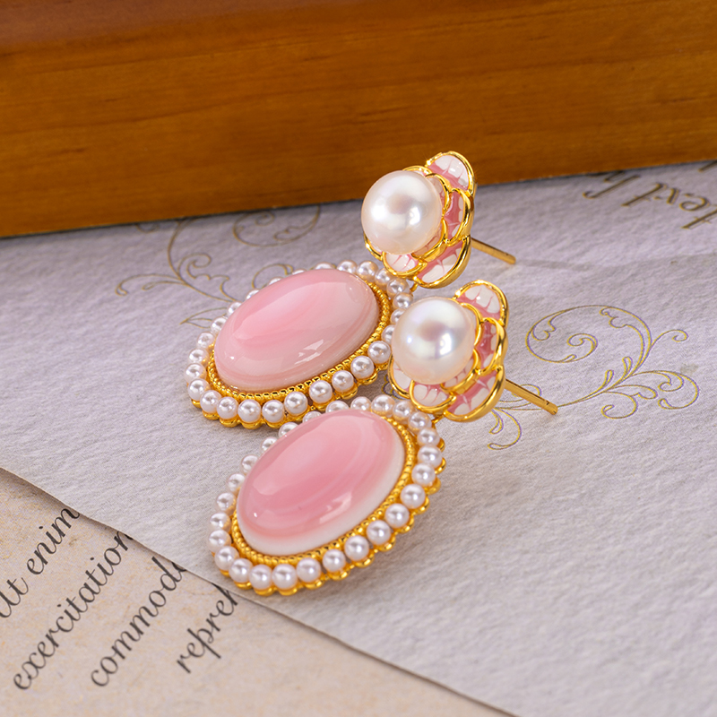  Oval Floral Queen Conch Dangle Earrings | Pearl Accented