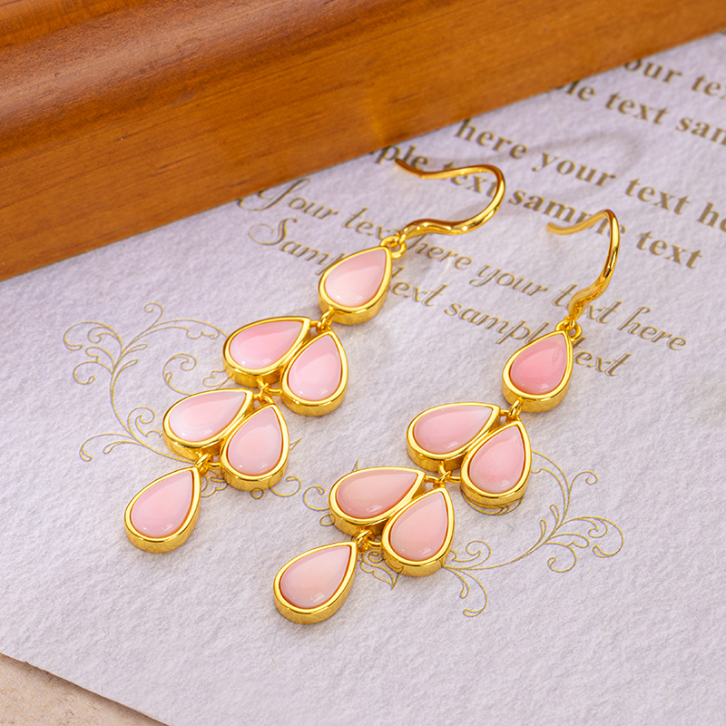 Luxury Royal Earrings: Natural Conch Shell Teardrop Fringe