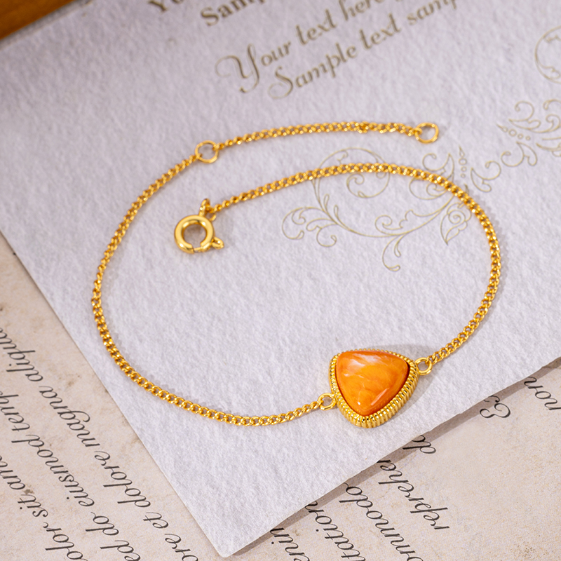 Triangular Spiny Oyster Bracelet | Orange-Yellow Flattering Minimalist 