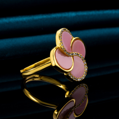 Lucky Clover Conch Ring - Natural Queen Conch