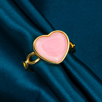 Natural Queen Conch Heart Ring: Dainty Chic Style