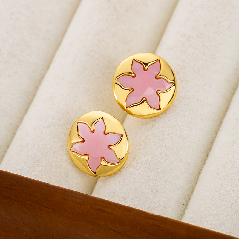 Natural Queen Conch Shell Fashion Edgy Star Earrings