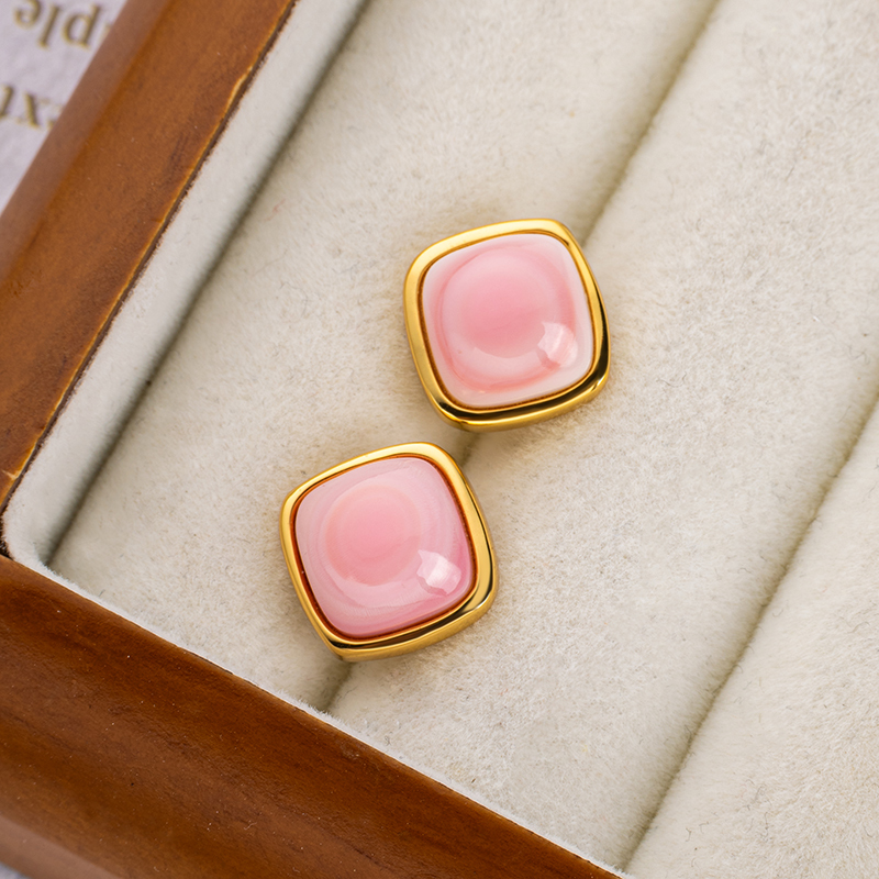 Natural Conch Square Earrings: Chic & Refined