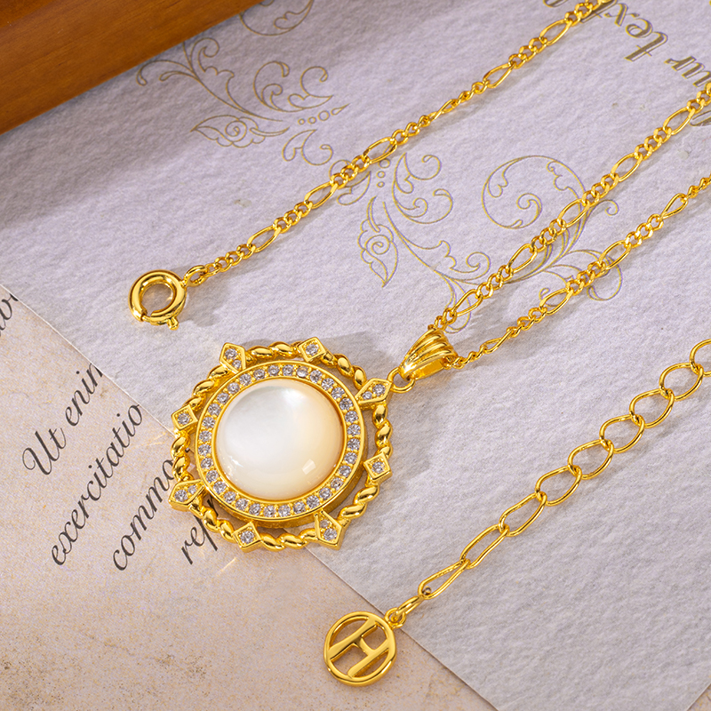 Royal-Inspired Round MOP Pendant - Vintage & Versatile