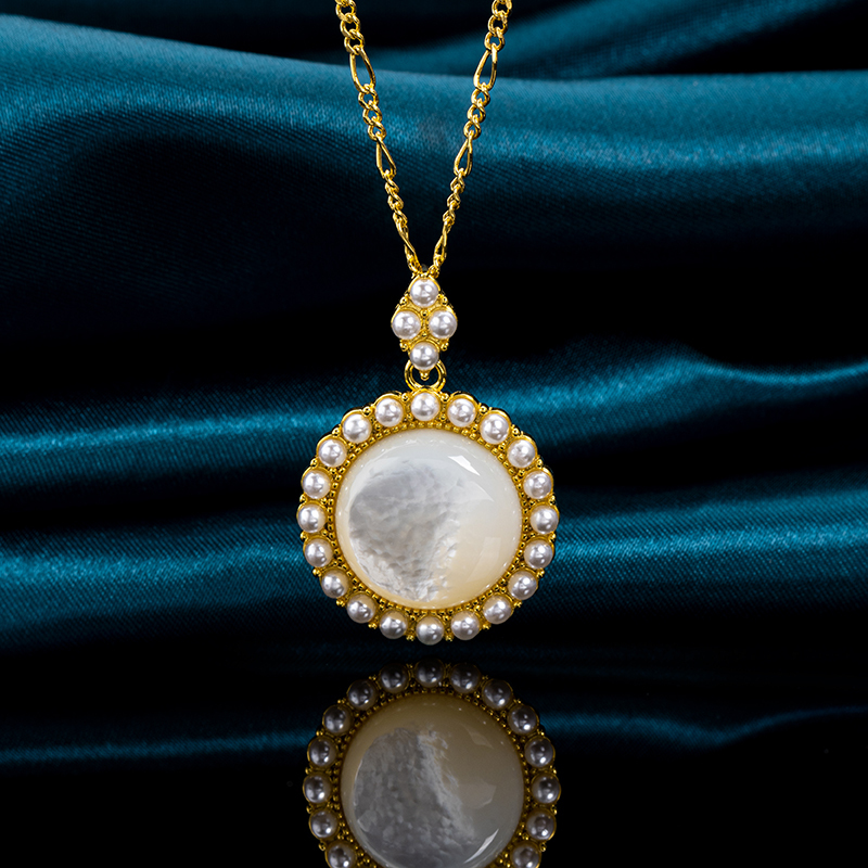 Elegant Round Natural Mother of Pearl Necklace