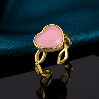 Natural Queen Conch Heart Ring: Dainty Chic Style