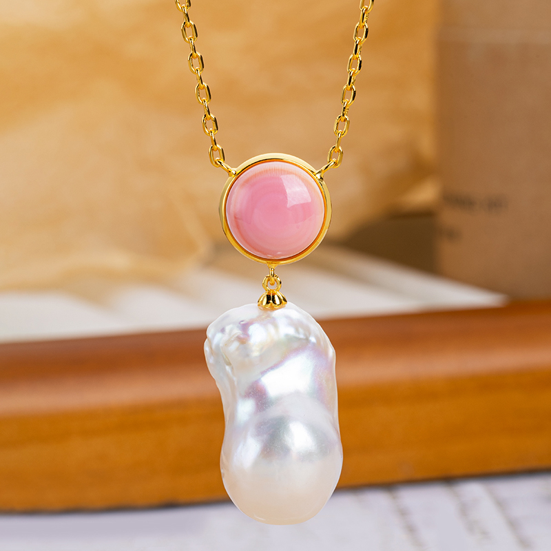 Luxury Baroque Pearl & Queen Conch Necklace