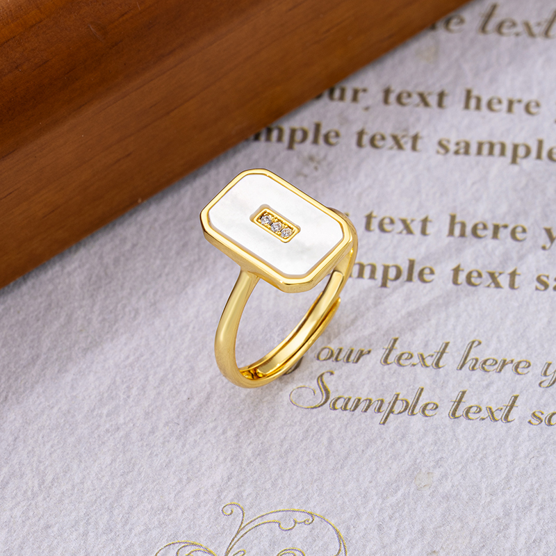 Chic Natural MOP Square Ring