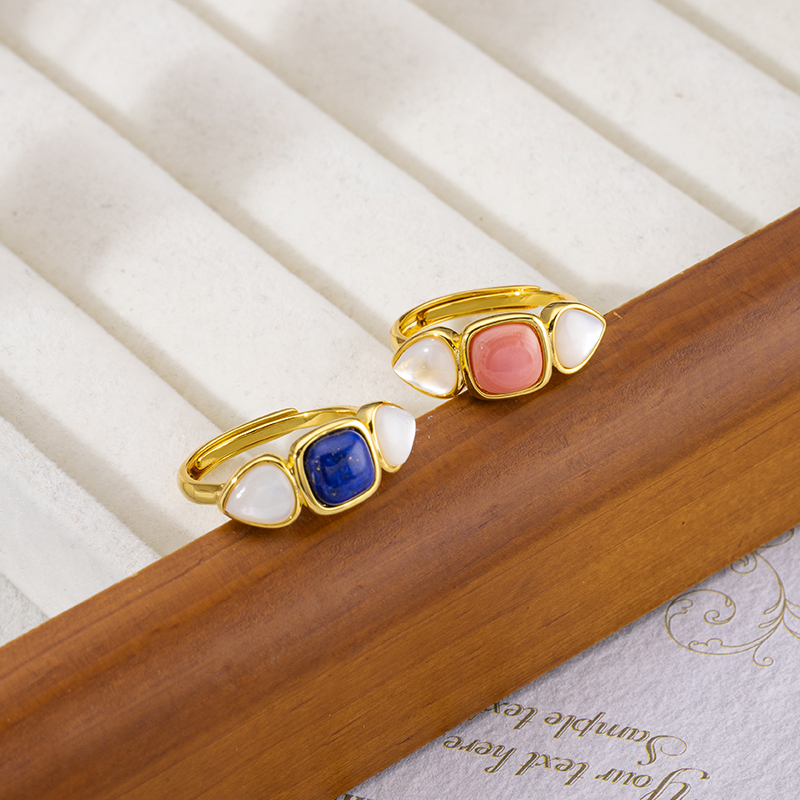 Floral Queen Conch & White MOP Ring