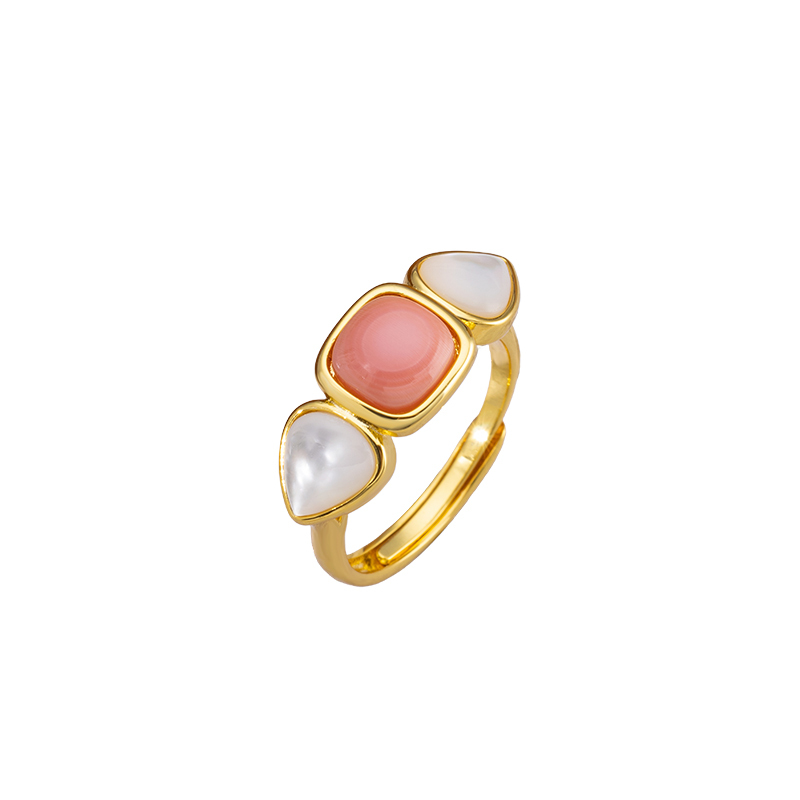 Floral Queen Conch & White MOP Ring