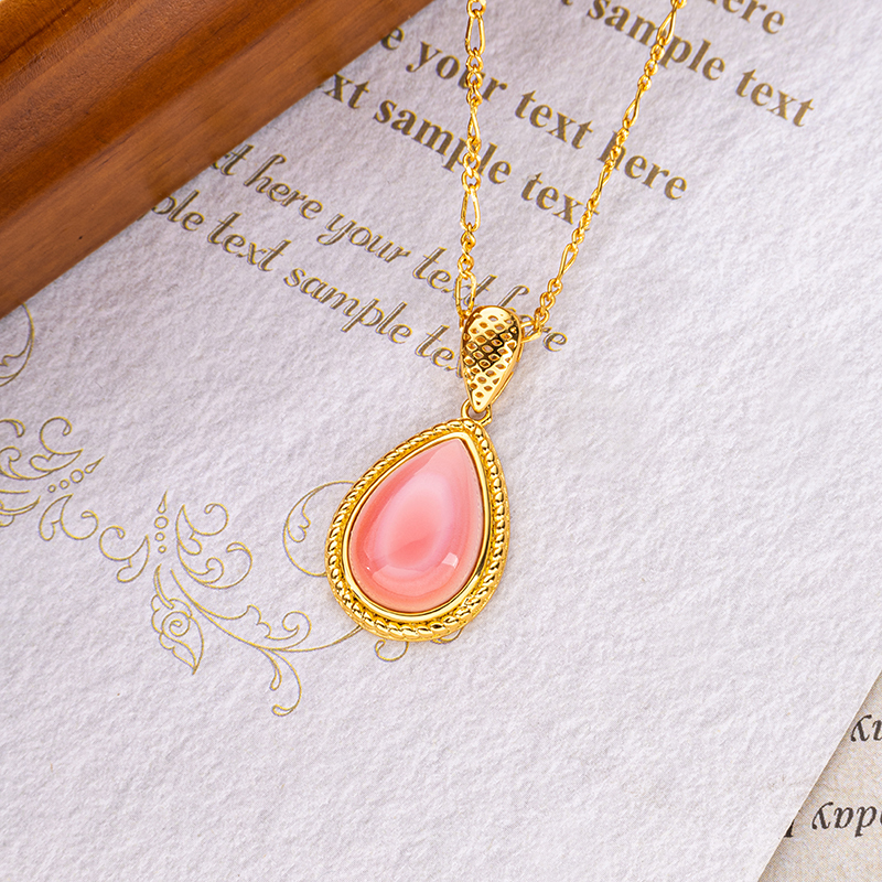 Vintage Palace Style Luxury Noble Queen Conch Shell Teardrop Dangle Earrings