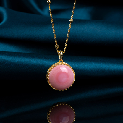 Girly Pink Queen Conch Round Necklace | XL Crown Pendant