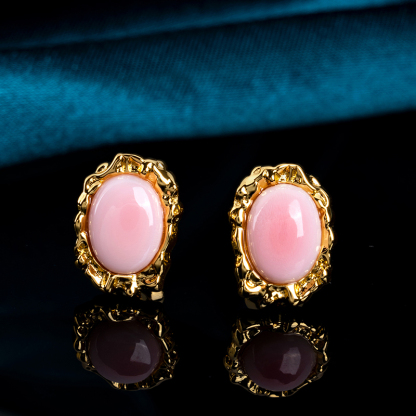 Natural Queen Conch Petite Oval Studs | Lava Texture