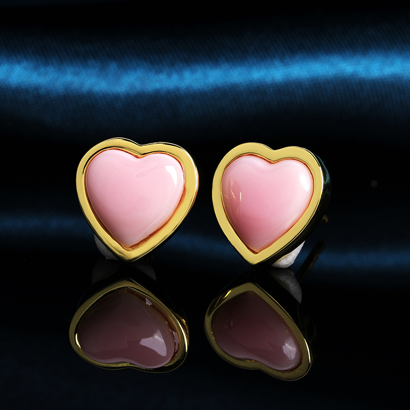 Pink Queen Conch Heart Studs | Minimalist Girly Earrings
