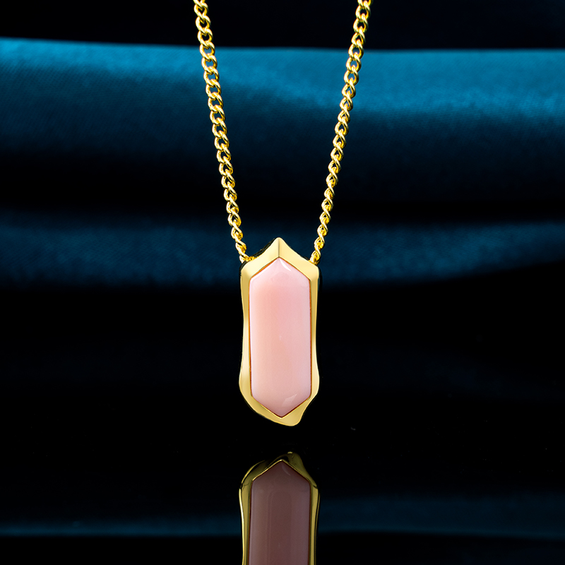 Minimalist Geometric Queen Conch Necklace | Unique Choker