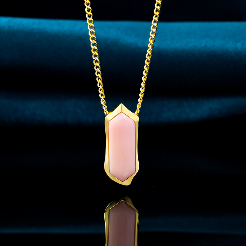 Minimalist Geometric Queen Conch Necklace | Unique Choker