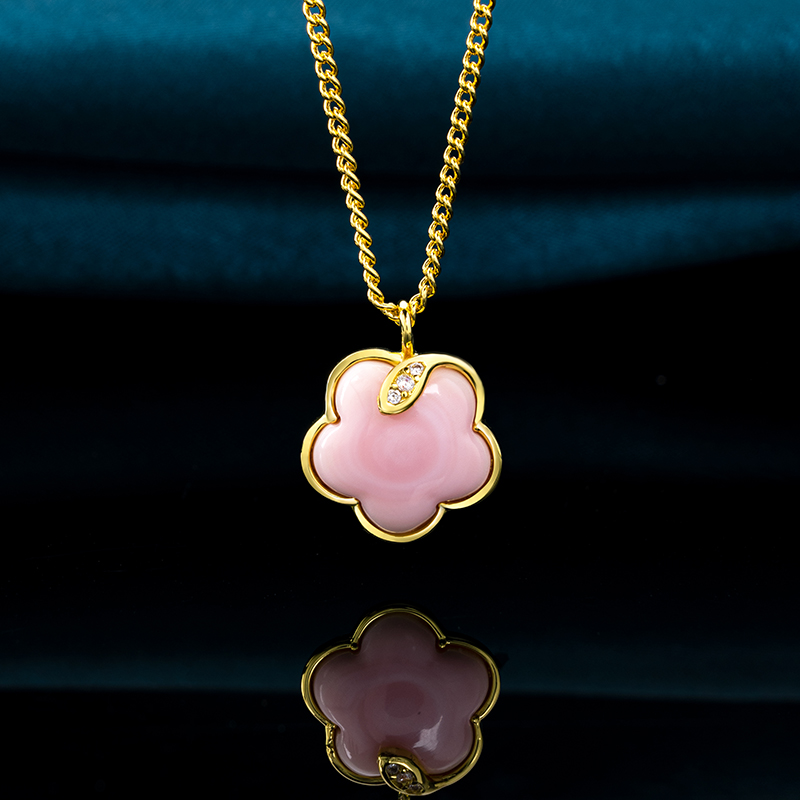 Unique Fresh Plum Blossom Necklace | Queen Conch Shell