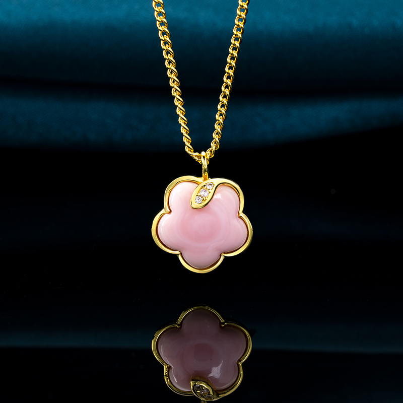 Unique Fresh Plum Blossom Necklace | Queen Conch Shell