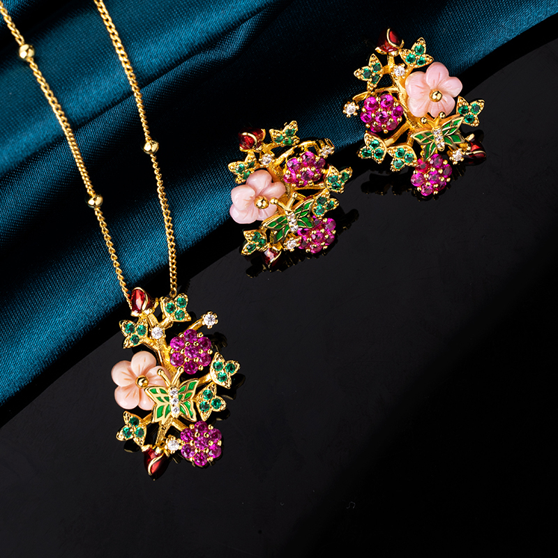 Queen Conch Flower Earrings: Exquisite & Trendy Studs for Women