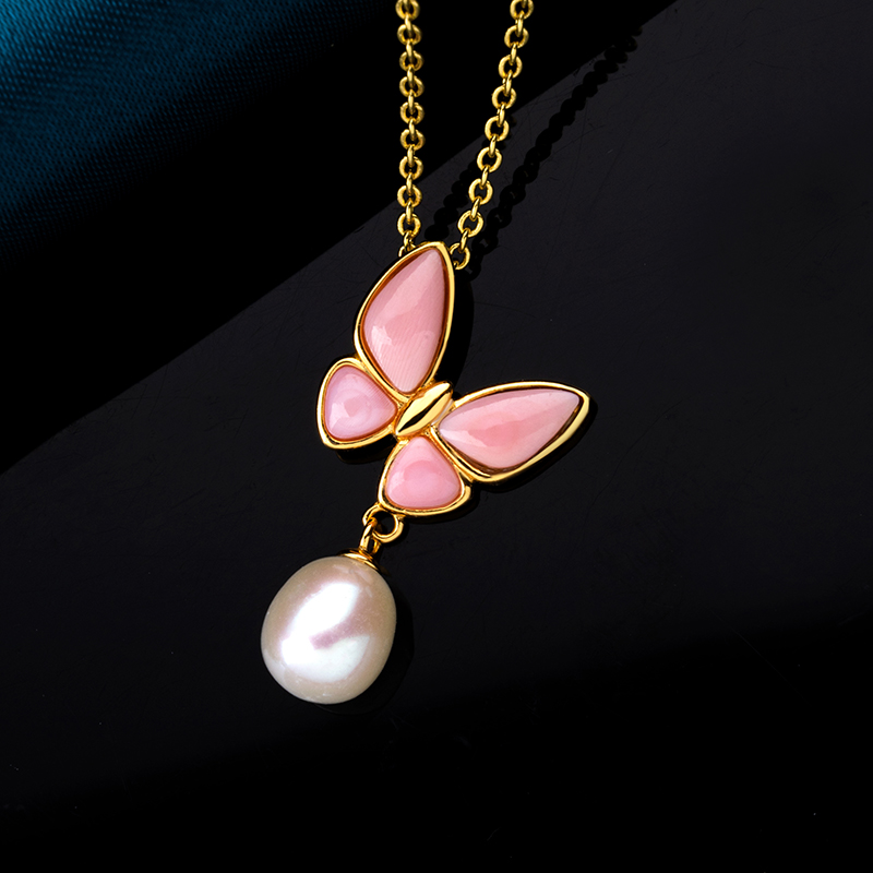 Natural Queen Conch Butterfly Necklace | Pink Pearls Unique Collarbone