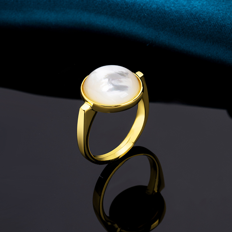 French Minimalist Natural Mother-of-Pearl Ring