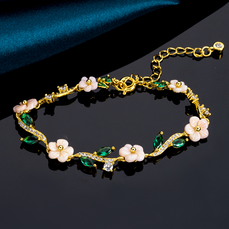 Summer Charm Bracelet - Stylish Seashell Design