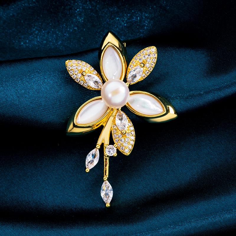 European Style Mother-of-Pearl Flower Pin