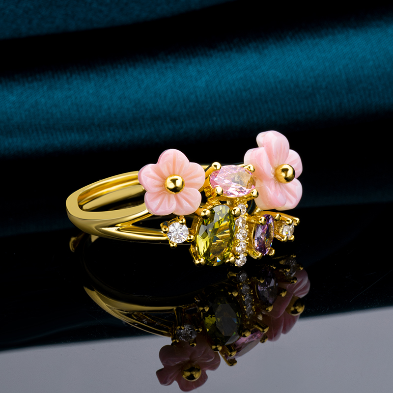 Natural Queen Conch Floral Ring – Earthy Elegance