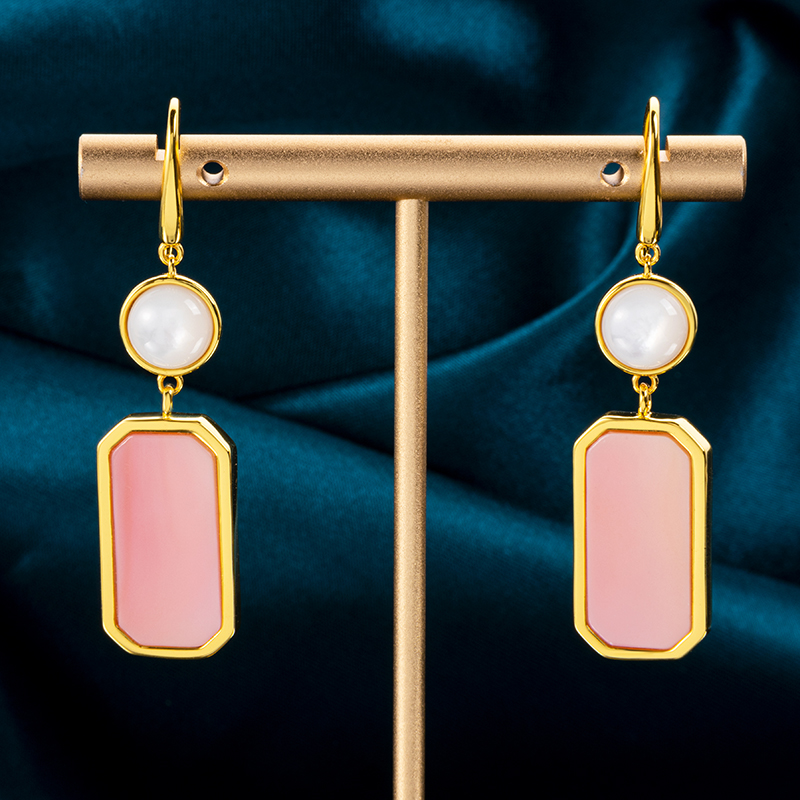 Square Queen Conch Earrings – Minimalist Elegance