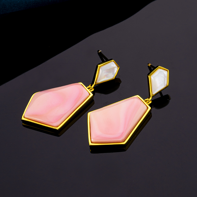 Western Fashion Geometric Queen Conch Earrings