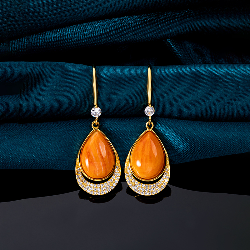 Vintage Teardrop Earrings in Spiny Oyster Shell – Timeless Elegance & Artisan Craftsmanship