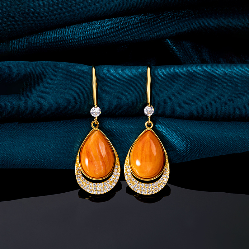 Vintage Teardrop Earrings in Spiny Oyster Shell – Timeless Elegance & Artisan Craftsmanship