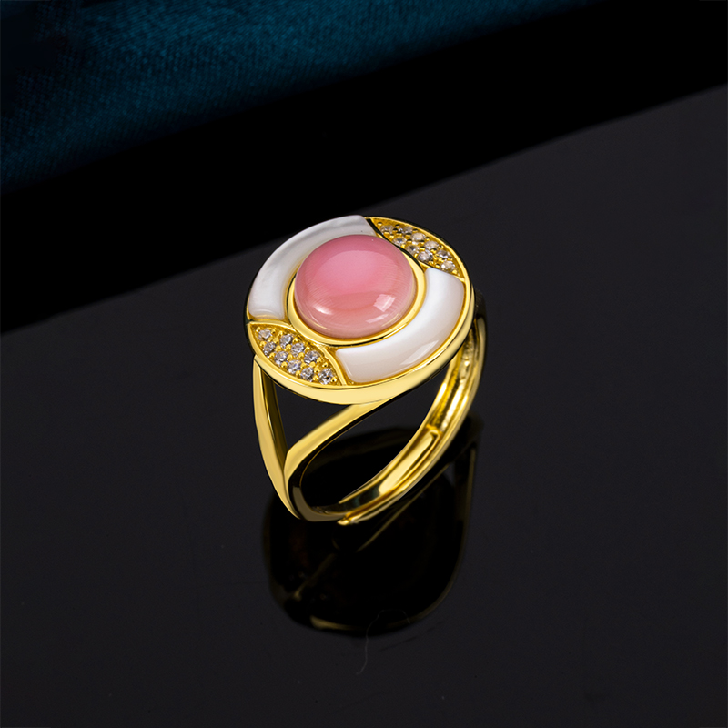 Queen Conch Ring - Opulent Round Shell Jewelry