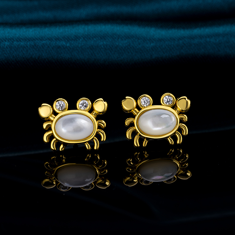 Cute Crab Natural Mother of Pearl Stud Earrings
