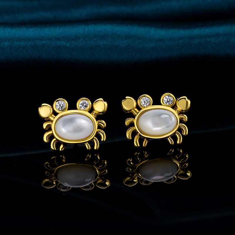 Cute Crab Natural Mother of Pearl Stud Earrings