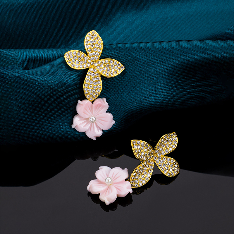 Fashion Queen Conch Shell Floral Earrings - Sparkling