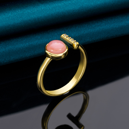 Natural Queen Conch Bar Circle Ring