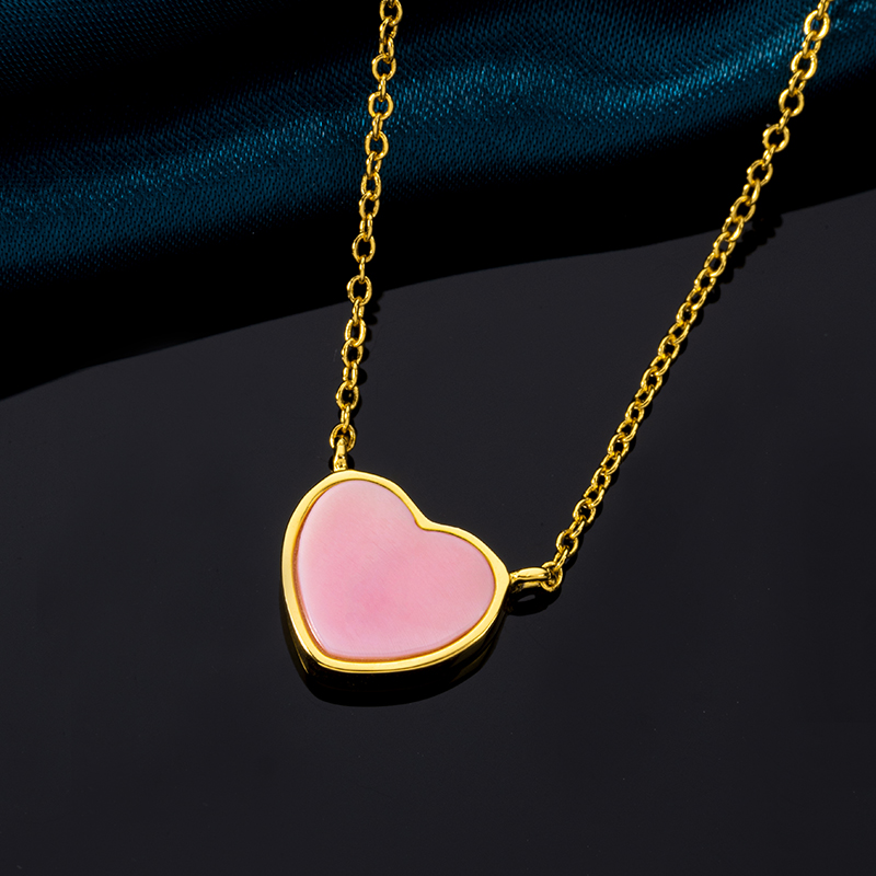Queen Conch Heart Necklace Natural