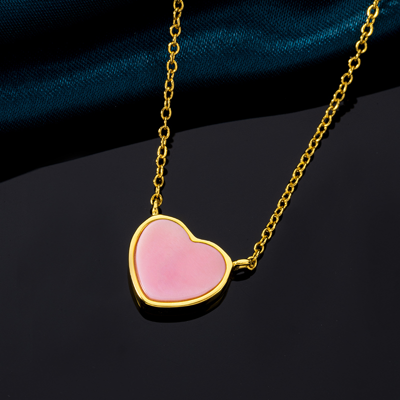Queen Conch Heart Necklace Natural