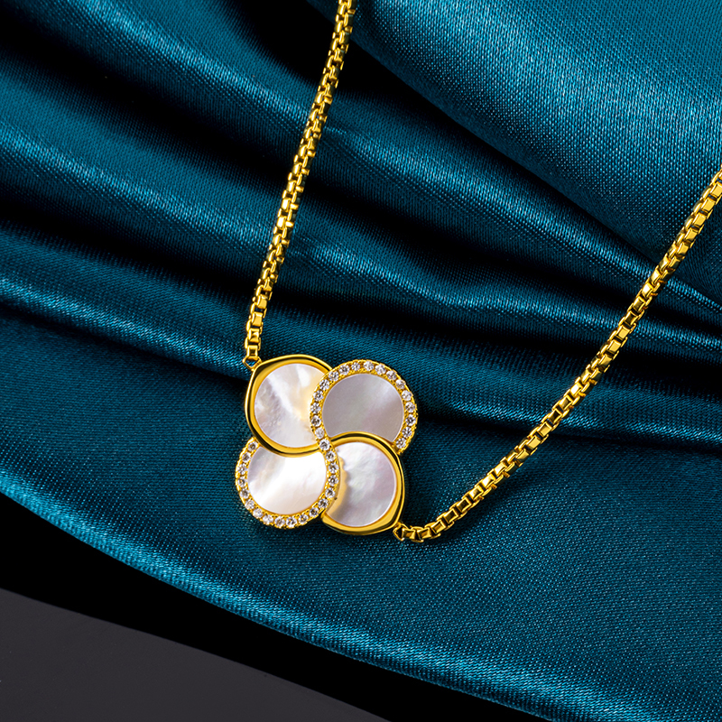 Lucky Clover MOP Bracelet Natural