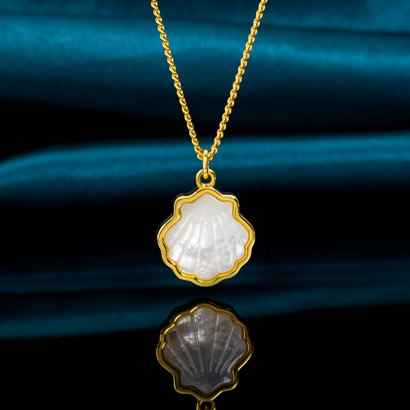 Minimalist Shell-Shaped Necklace - Natural MOP