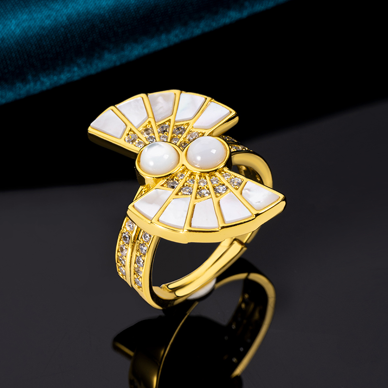 Natural White MOP Fan Ring Elegant