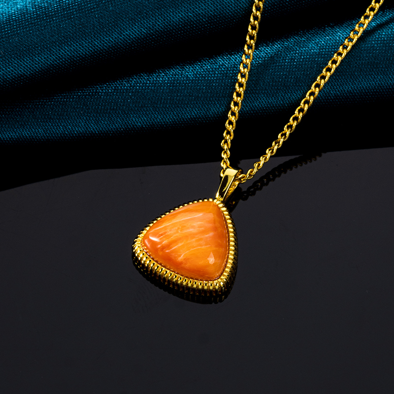 Minimalist Triangular Spiny Oyster Pendant Necklace - Geometric Women's Jewelry