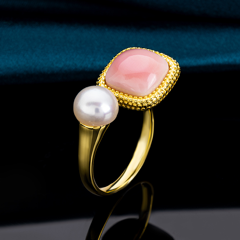 Sugar Loaf Queen Conch & Pearl Ring
