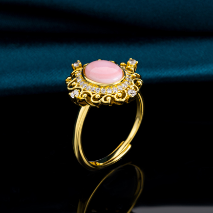 Regal Oval Queen Conch Statement Ring