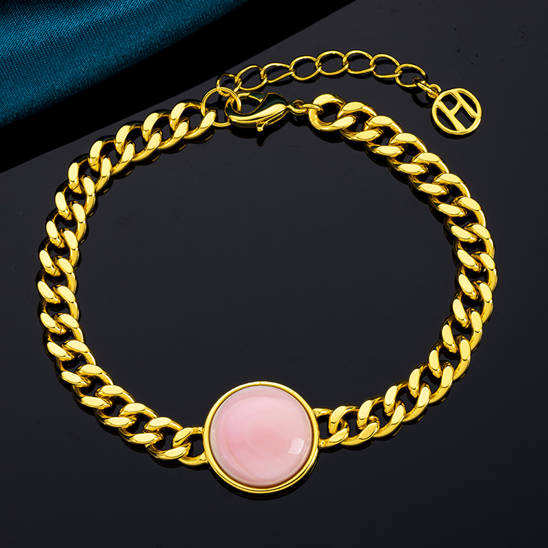 Elegant Queen Conch Bracelet | Cuban Chain Statement